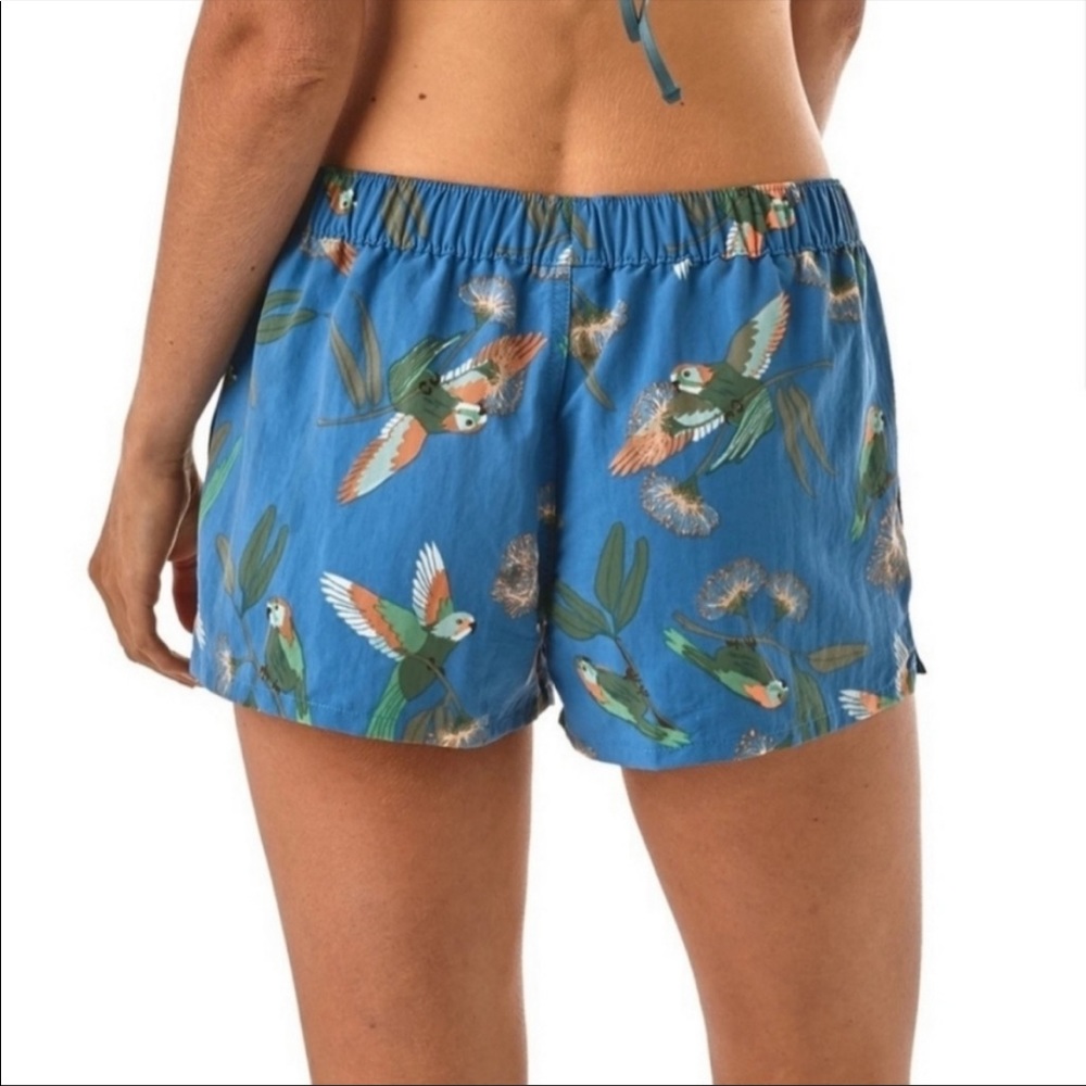 EUC Patagonia Shorts Floral Parrot 🦜 pattern size medium - Picture 2 of 5